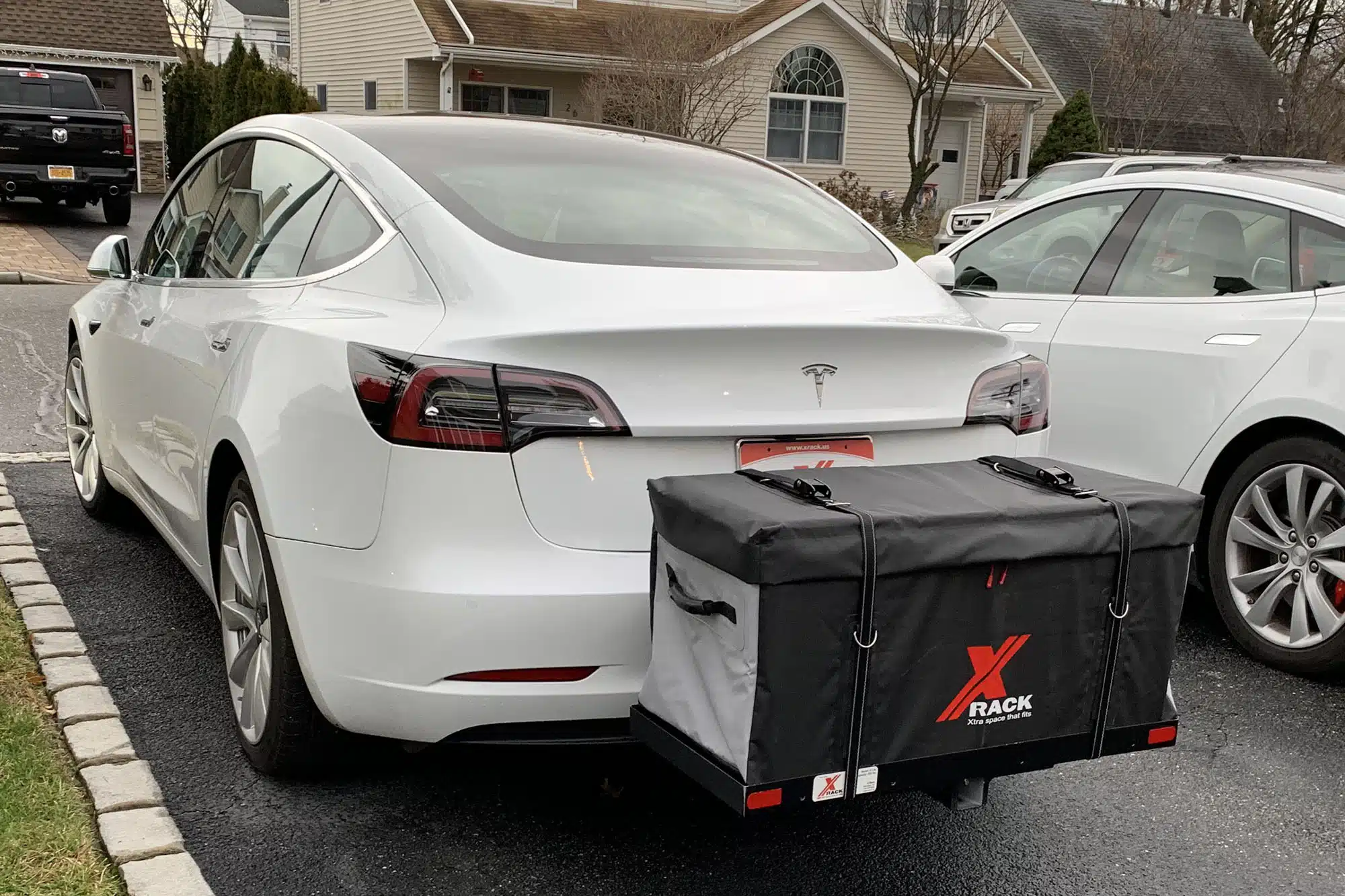 Laderaumabdeckung Auto Trunk Cargo Abdeckung Für Tesla Für Modell Y 2023  2022 Hinten Rack Sonnenschutz Gepäck Träger Zubehör Kofferraum Schutz  Abdeckung (Farbe : Kohlenstoff) : : Auto & Motorrad