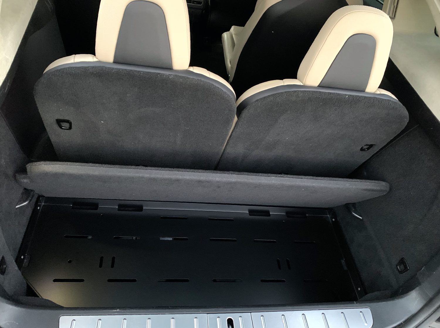 x-one-cargo-carrier-for-tesla-model-x-black