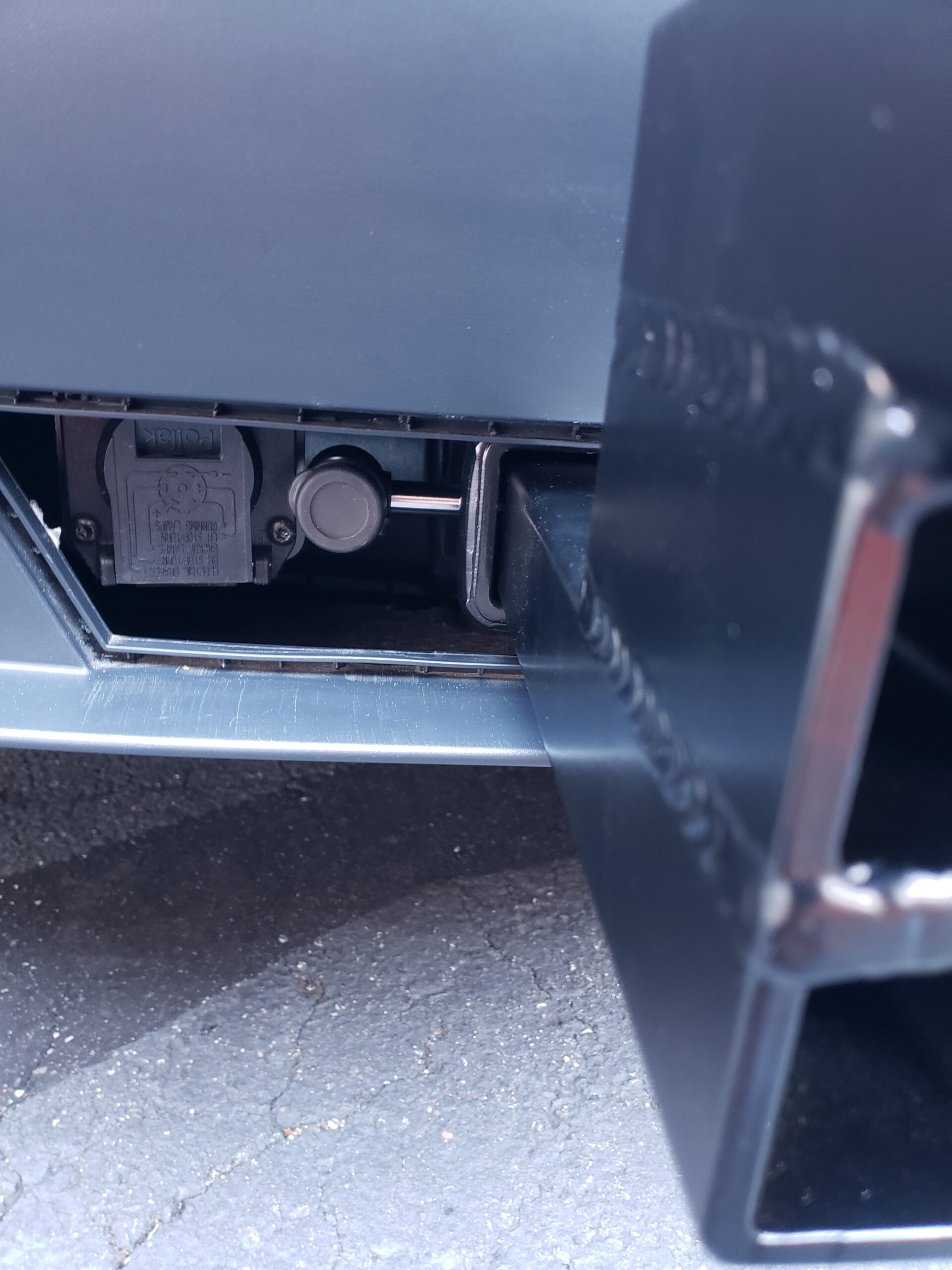 Threaded Locking Anti Rattle Hitch Pin with 90° Lock XRack