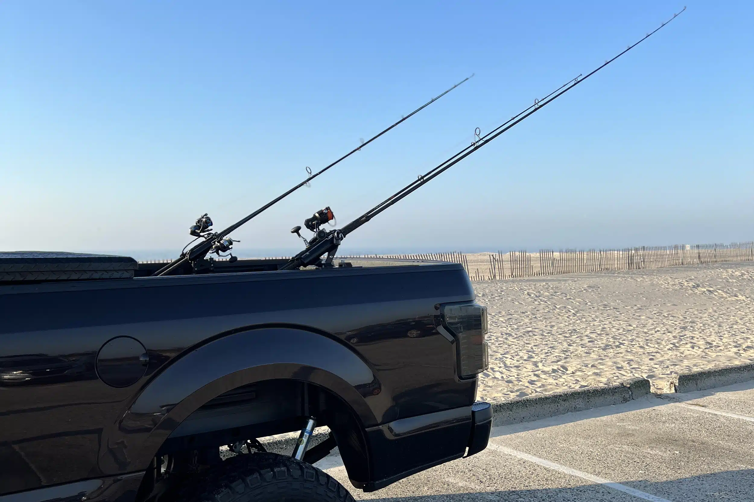 X-Rocket Fishing Rod Holder (Universal Pick Up Truck Bed Mount